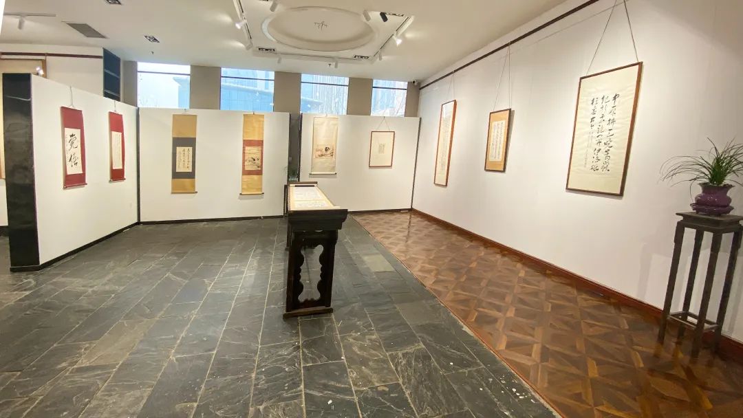  此此次展览还展出谢老与部分友人的信札。本次展于2023年1月18日结束，免费对外开放，欢迎大家参观指导！(图11)