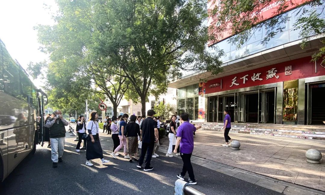 藏·新闻丨澳门妇女联合总会莅临一涵汴绣参观考察(图1)