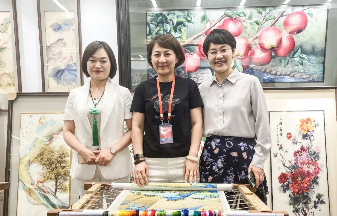 藏·新闻丨澳门妇女联合总会莅临一涵汴绣参观考察(图8)