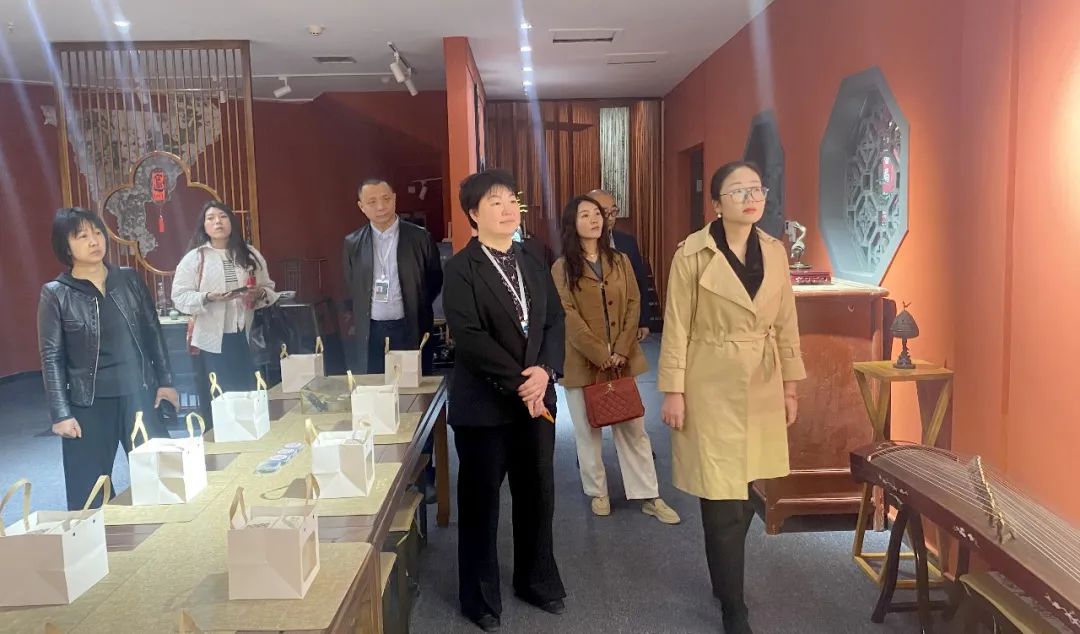 河南新发展文旅集团调研天下收藏，共商合作发展！(图4)