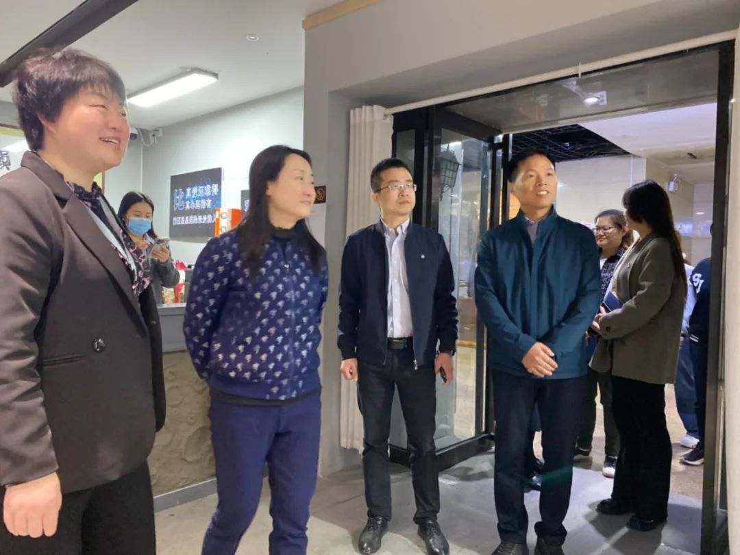 藏·新闻丨辖区书记莅临，提供精准帮扶(图1)