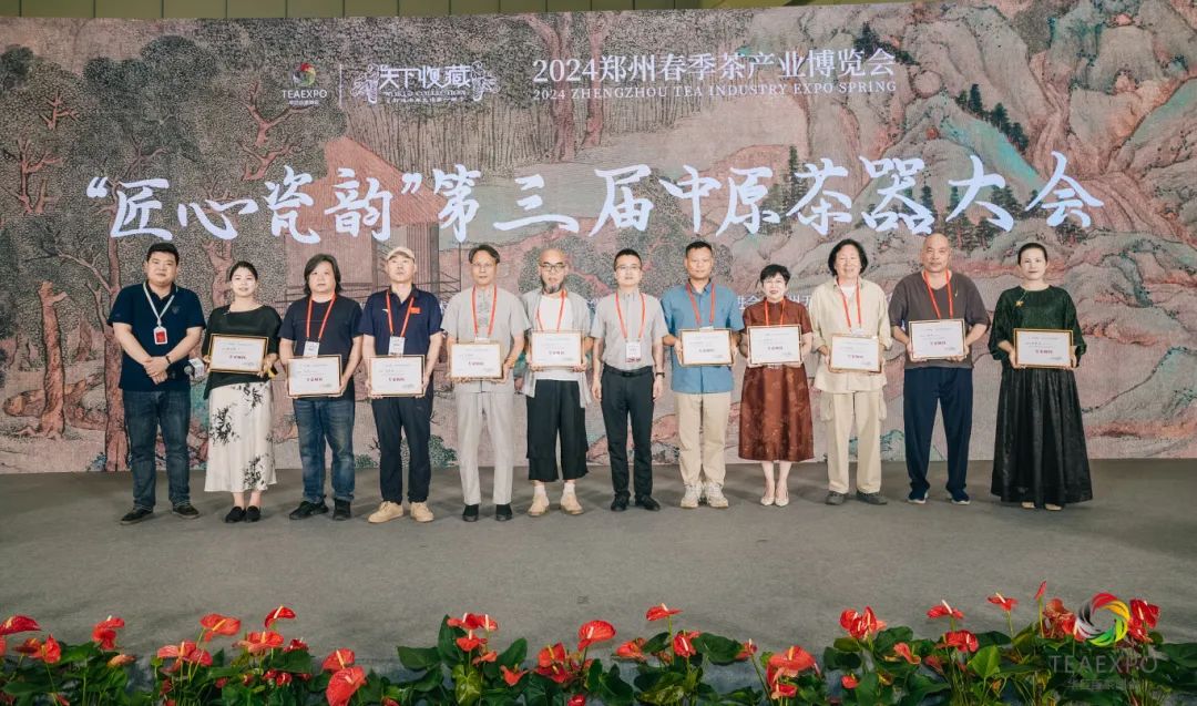 天下收藏携手华巨臣 走进郑州国际会展中心(图7)