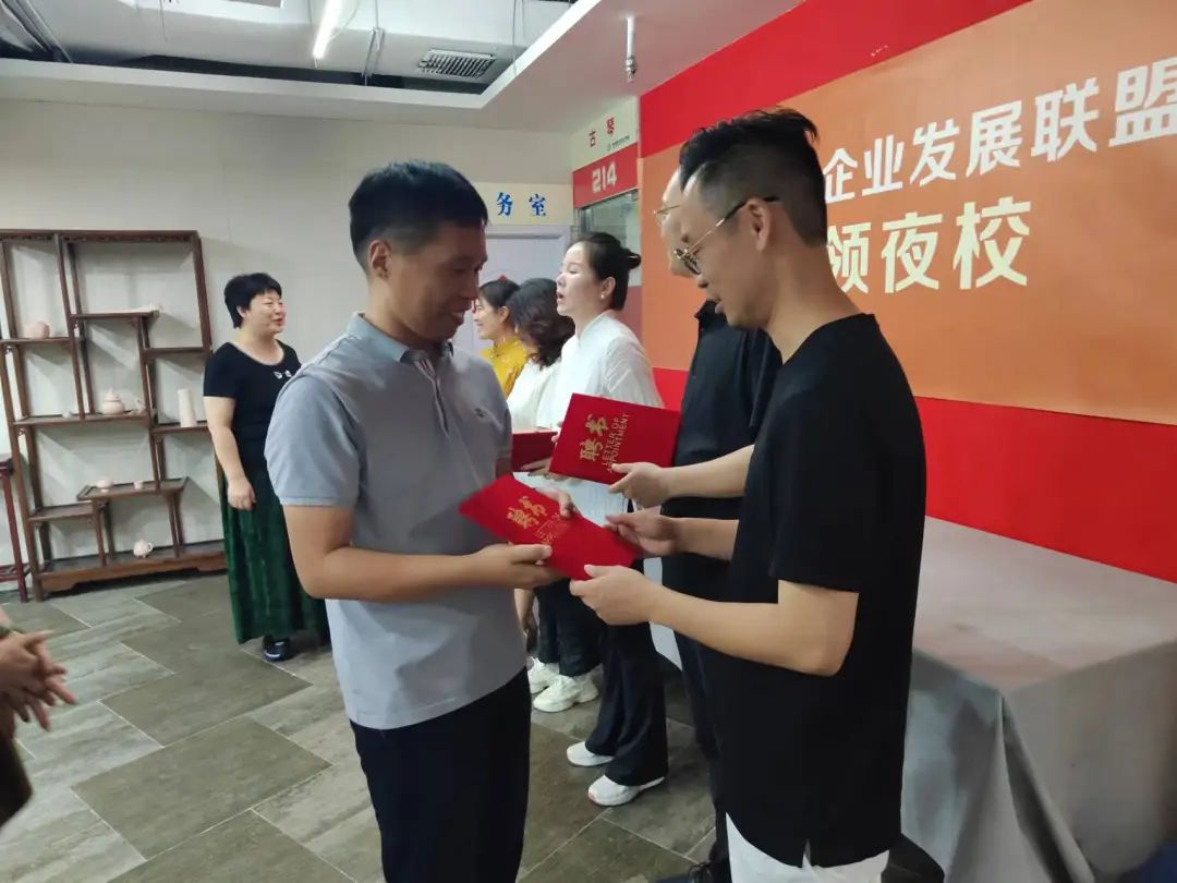 “白领”夜校首班开课 丨打造高质量夜生活(图2)
