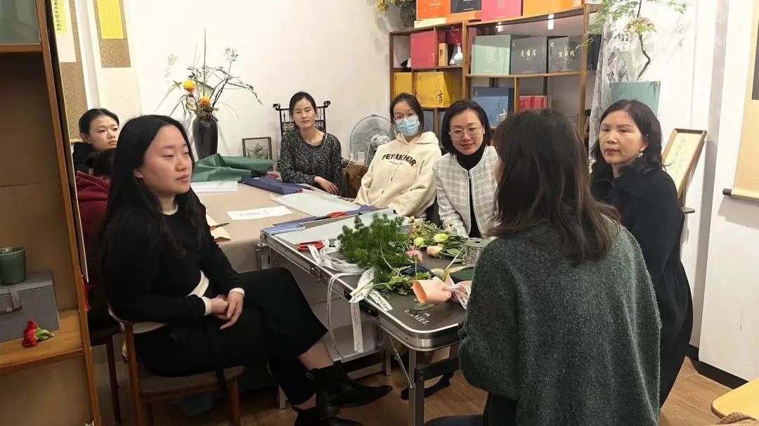 藏·新闻 | 闪闪“星光”，解锁新“夜”态——郑州“星光”市民艺术夜校天下收藏文化街教学点开课(图4)