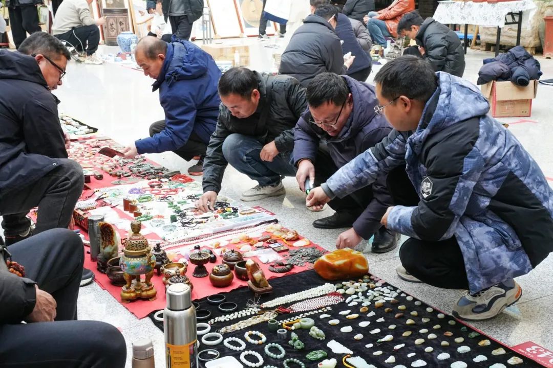 第19届晋陕豫苏艺术品博览交流会在郑州天下收藏文化街盛大开幕 市民藏品交流会每周五定期举办(图15)