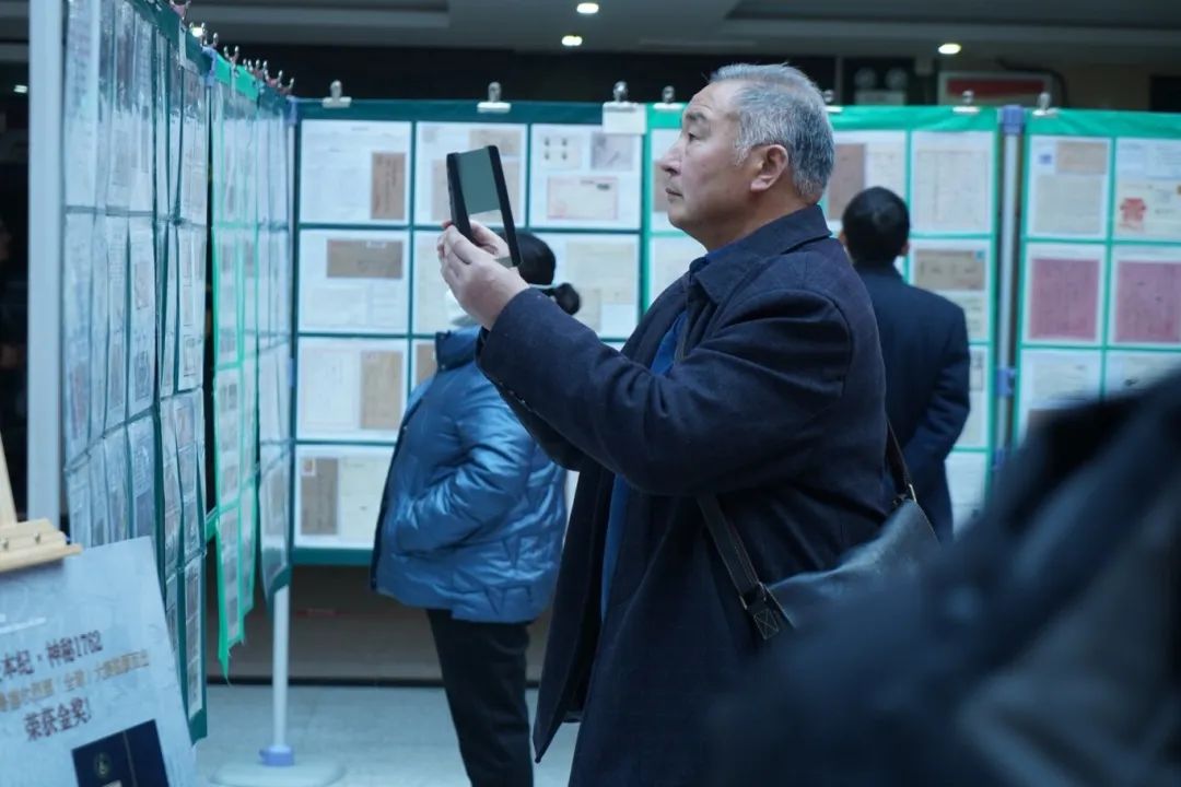 河南省收藏家协会三十周年收藏成果展暨2025年年会在郑州天下收藏文化街成功举办(图2)