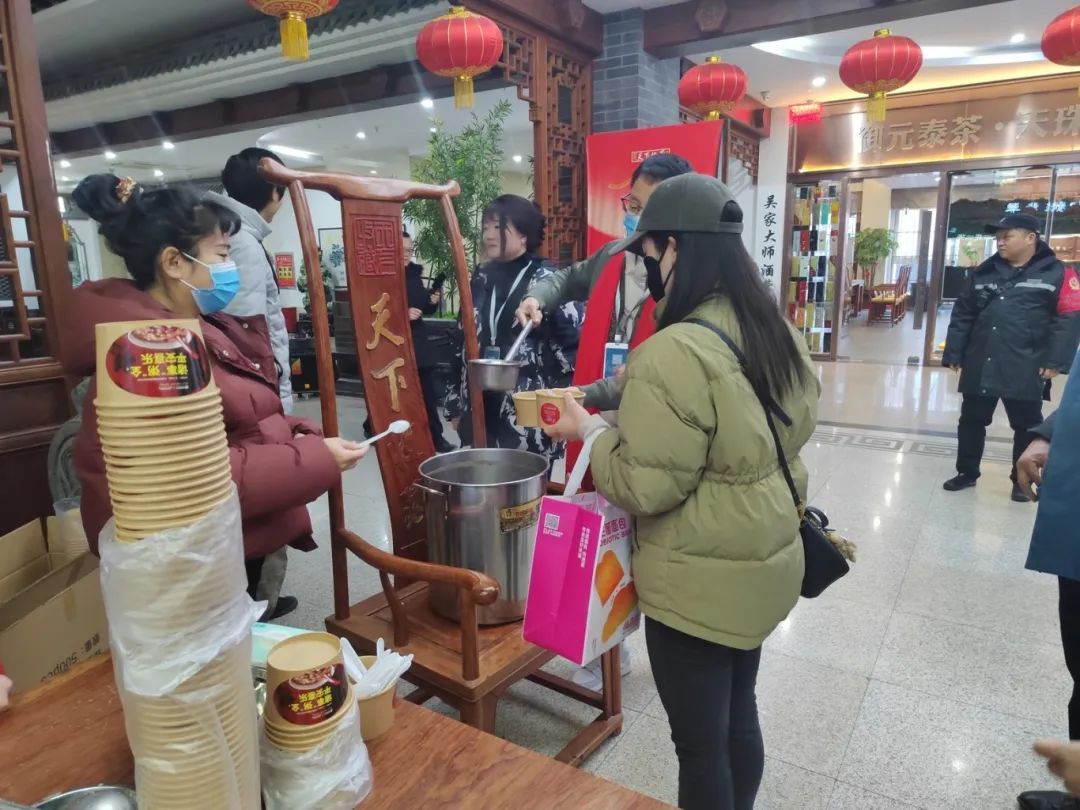 藏•活动丨腊八粥里年味浓，天下收藏文化街暖粥迎客活动圆满落幕(图4)