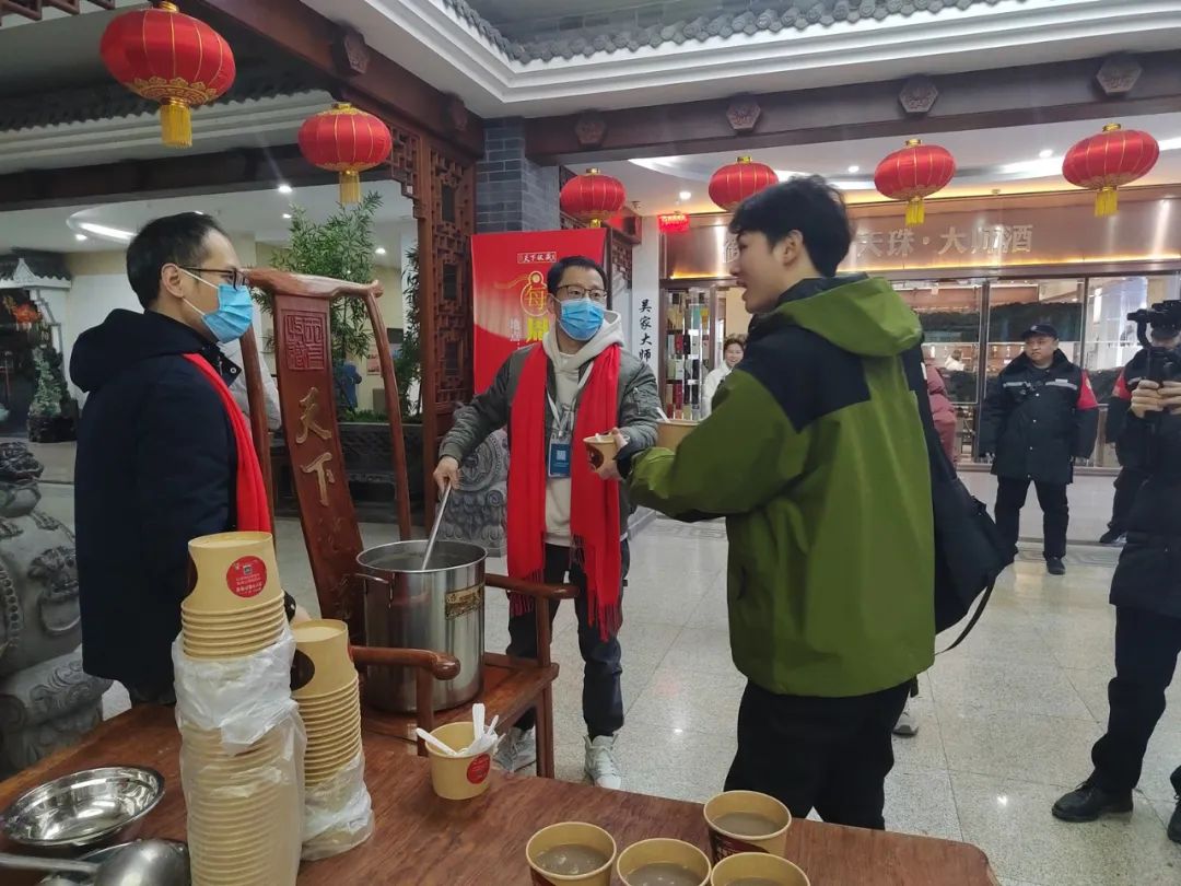 藏•活动丨腊八粥里年味浓，天下收藏文化街暖粥迎客活动圆满落幕(图6)