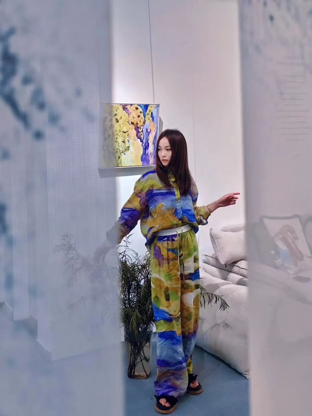 五一期间来吧！逛地摊、观艺术展、免费领彩宝(图1)