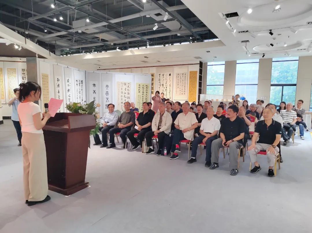 河南省盘古书画研究院第二届师生书法展今日开幕，翰墨飘香迎宾客！(图1)