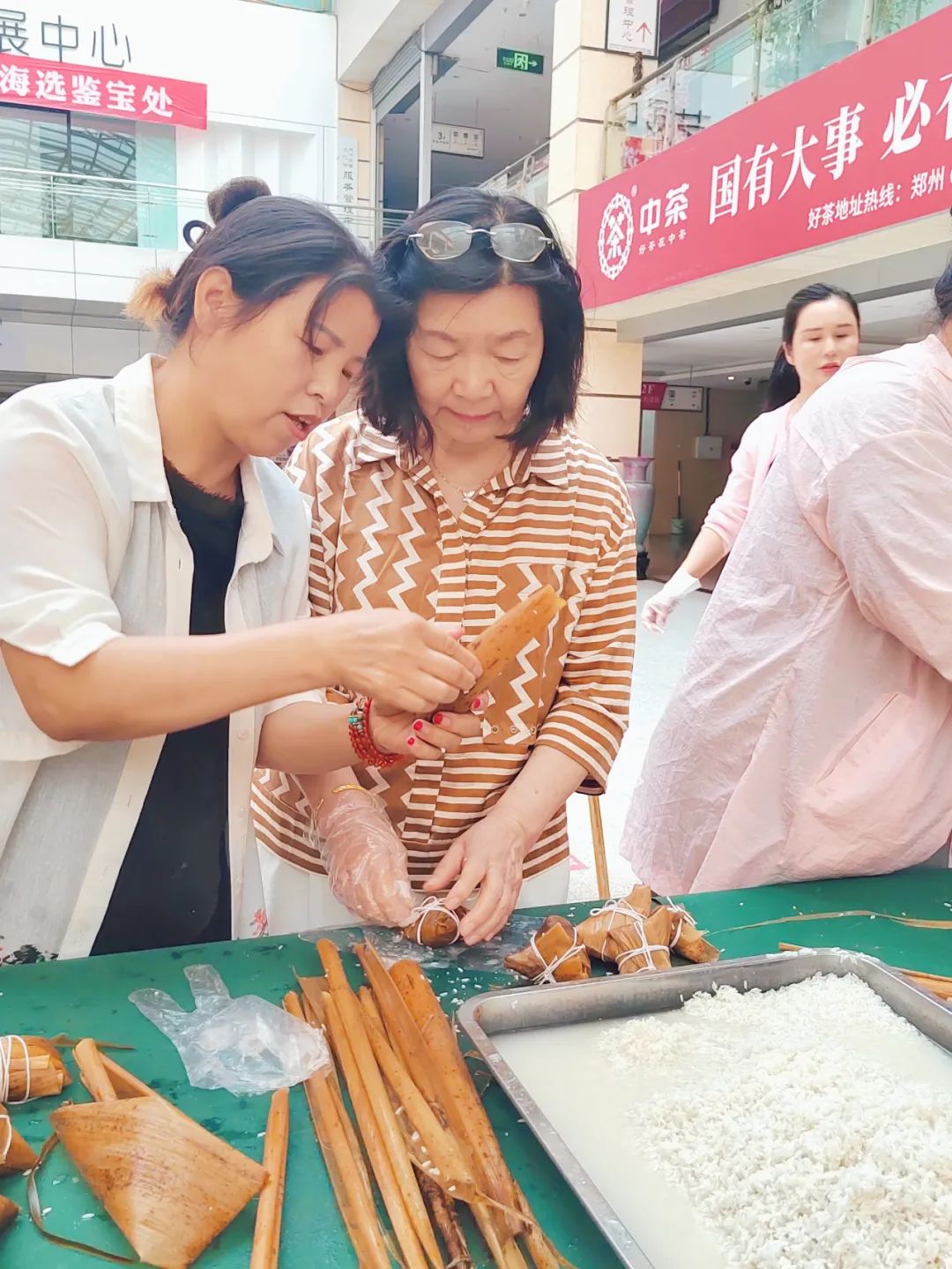 粽叶飘香迎端午，文化街里情意浓——郑州天下收藏文化街端午暖心活动圆满举行(图4)