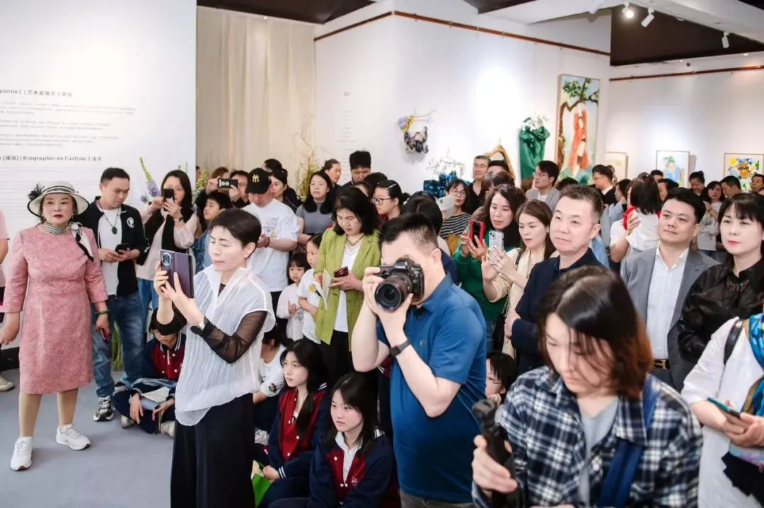 五一期间来吧！逛地摊、观艺术展、免费领彩宝(图2)