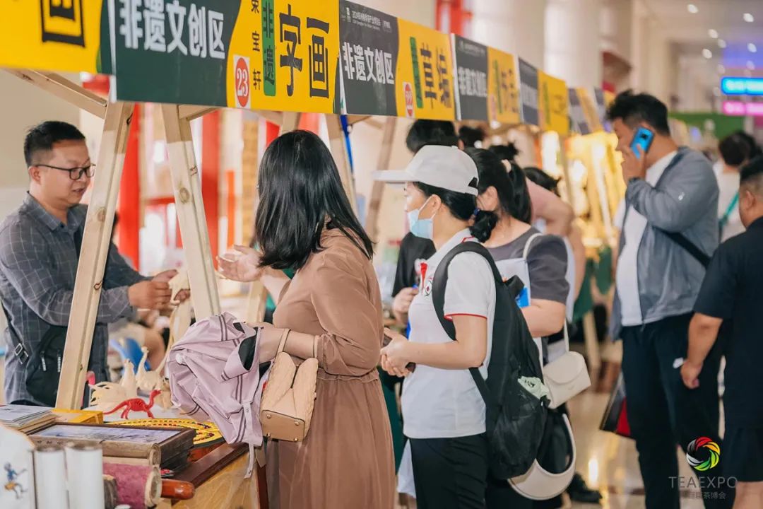 天下收藏文化街携手华巨臣：打造非遗文创展示区(图6)