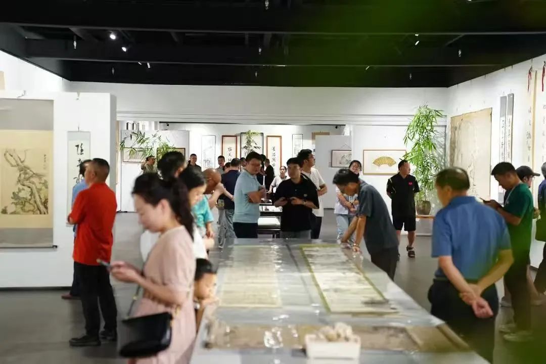 跨越三百年的河南书画名作集体亮相郑州天下收藏文化街(图4)