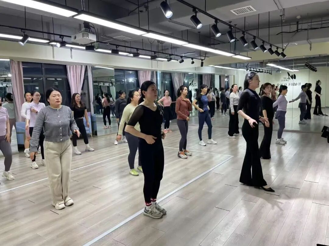 重磅 | 2025 年郑州 “四季星光” 市民艺术夜校（秋季班）正式启动！天下收藏教学点邀您来报名(图11)