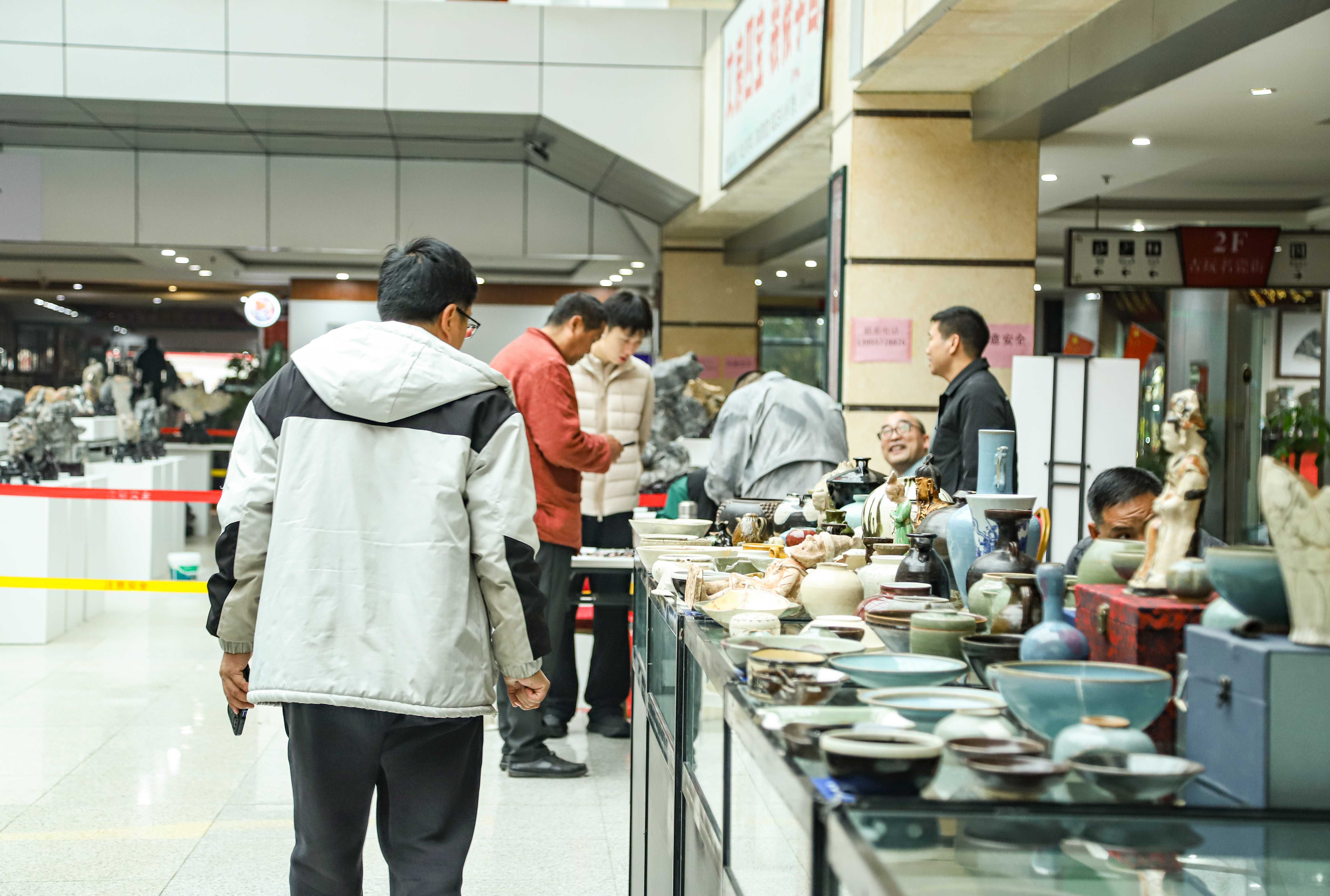 寻瓷春秋启幕倒计时！郑州天下收藏文化街，布展就绪，明日正会捡漏忙！(图21)