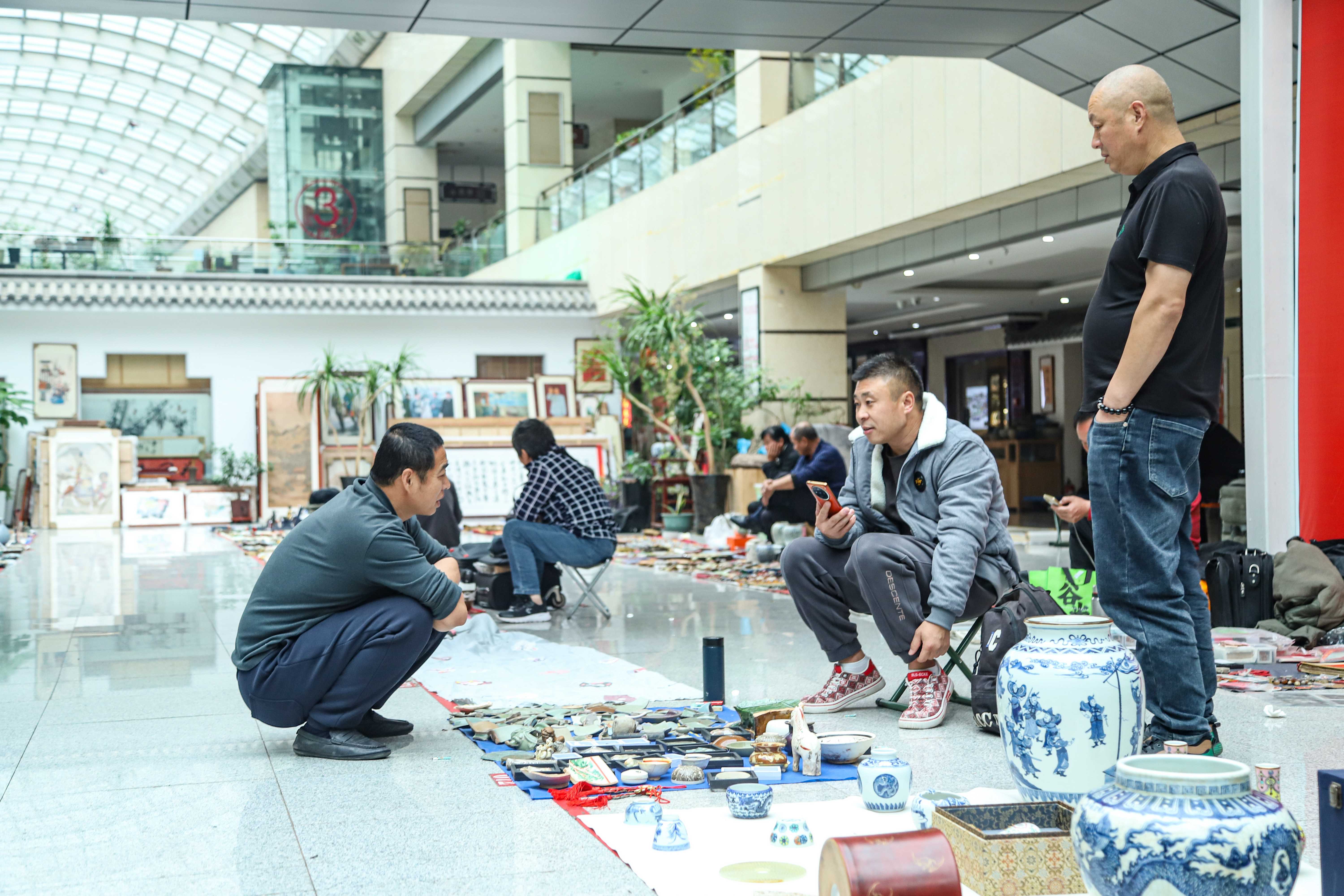 寻瓷春秋启幕倒计时！郑州天下收藏文化街，布展就绪，明日正会捡漏忙！(图3)