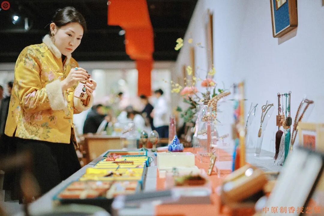 天下收藏•岁启新章｜“香飘中原”2026中原制香技艺展元旦在郑州天下收藏文化街开幕(图15)