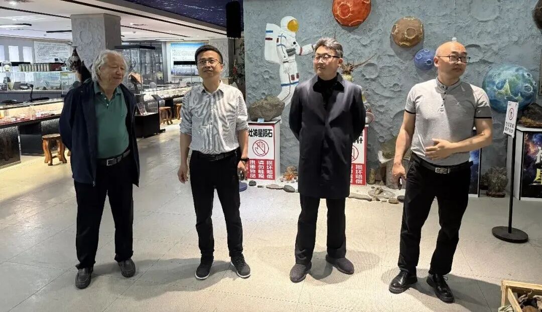 全联民间文物艺术品商会创会会长宋建文一行到访天下收藏！(图6)